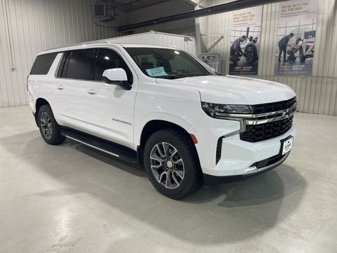 Used 2023 Chevrolet Suburban LS AWD/4WD image 9