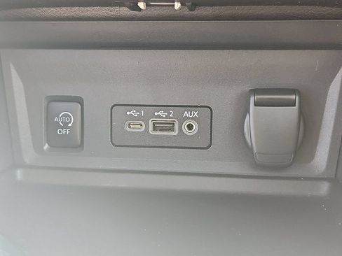 Used 2024 Nissan Sentra SV FWD image 17