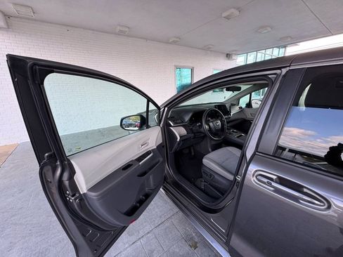 Used 2024 Toyota Sienna LE image 10