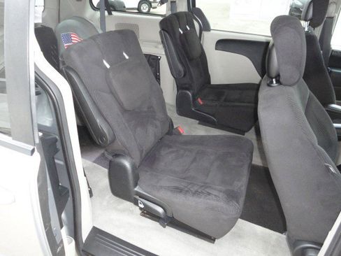 Used 2015 Dodge Grand Caravan SXT image 17