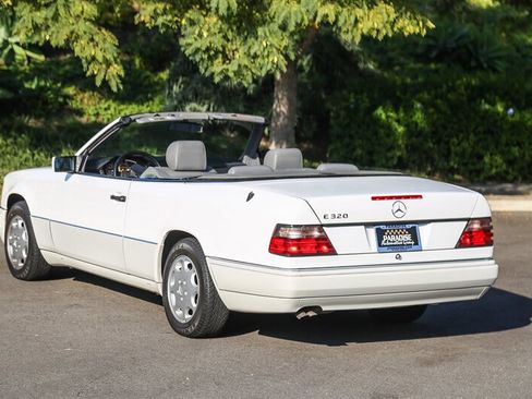 Used 1995 Mercedes-Benz E 320 Convertible image 32