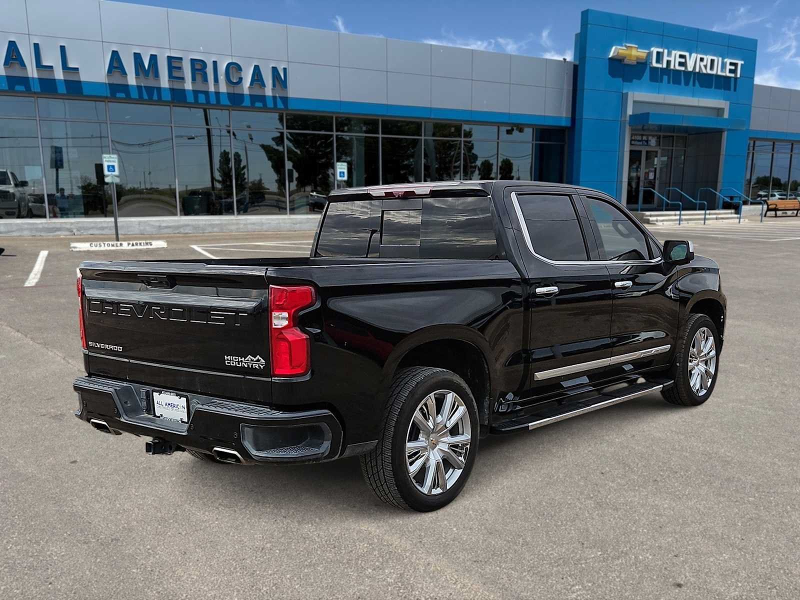 Used 2023 Chevrolet Silverado 1500 High Country w/ High Country Premium Package AWD/4WD image 8