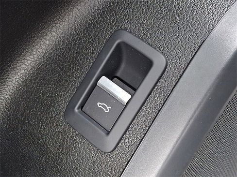 Certified 2025 Audi Q5 2.0T Premium w/ Convenience Plus Package image 25