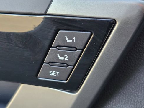 Used 2025 Toyota Tundra Limited AWD/4WD image 18