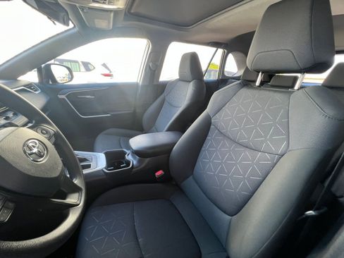 Used 2025 Toyota RAV4 XLE w/ Convenience Package image 37