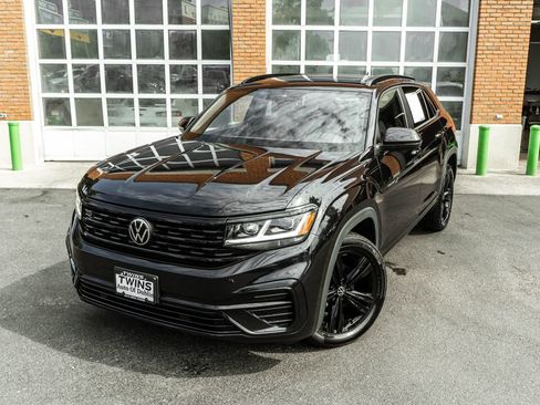 Used 2023 Volkswagen Atlas Cross Sport SEL R-Line AWD/4WD image 2