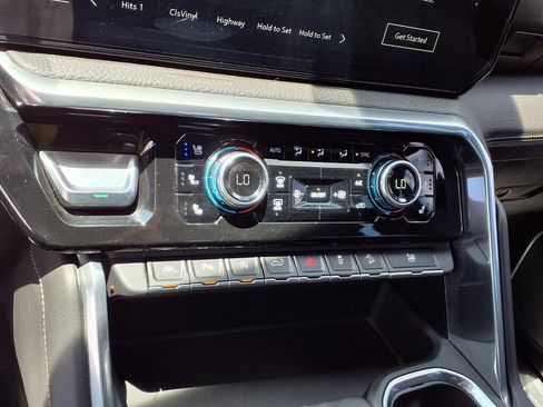 Used 2023 GMC Sierra 1500 Denali w/ Technology Package AWD/4WD image 7