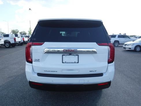 Used 2023 GMC Yukon XL SLT image 5