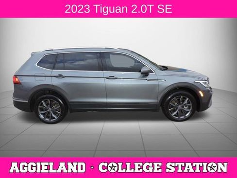 Used 2023 Volkswagen Tiguan SE w/ Panoramic Sunroof Package image 2