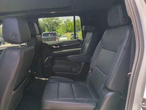 Used 2022 GMC Yukon XL Denali AWD/4WD image 16