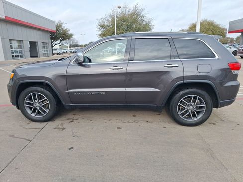 Used 2018 Jeep Grand Cherokee Limited image 3