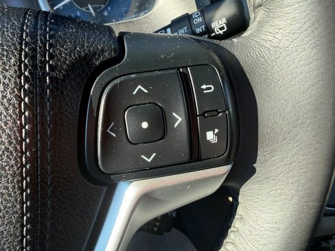 Used 2016 Toyota Sienna XLE w/ XLE Navigation Package image 14