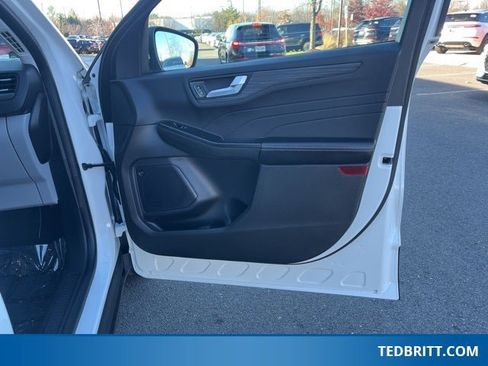 Certified 2024 Ford Escape Platinum w/ Premium Technology Package image 24