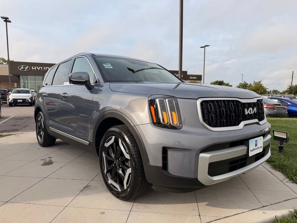 Used 2024 Kia Telluride EX w/ EX Captain's Chair Package FWD image 10