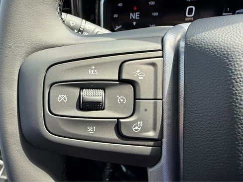 New 2025 GMC Sierra 1500 SLE w/ Preferred Package AWD/4WD image 17
