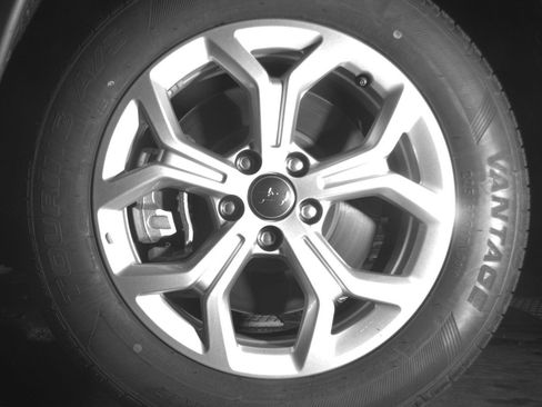 Used 2025 Jeep Compass Latitude image 12