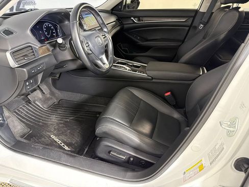 Used 2021 Honda Accord Touring image 11