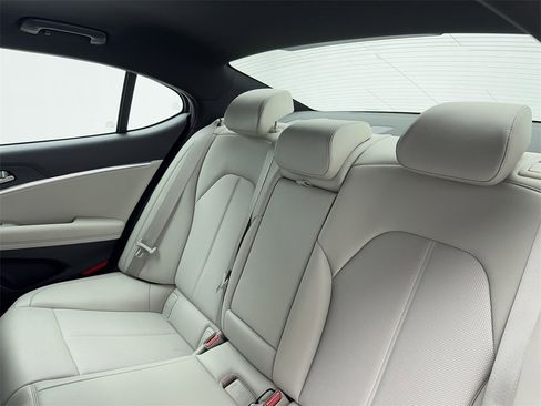 Used 2025 Genesis G70 2.5T image 40