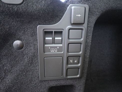 New 2026 Land Rover Discovery S AWD/4WD image 15