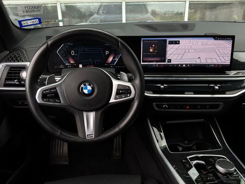Used 2025 BMW X5 xDrive40i w/ M Sport Package AWD/4WD image 16