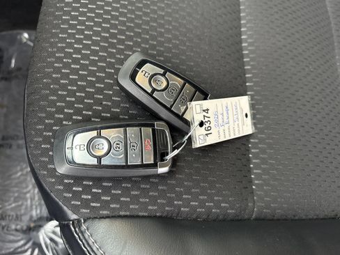 Used 2025 Ford Escape SE FWD image 30