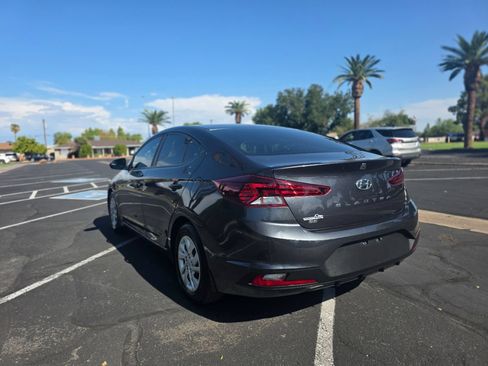 Used 2020 Hyundai Elantra SE FWD image 4