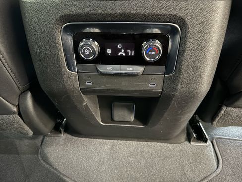 Certified 2025 Chevrolet Suburban Z71 AWD/4WD image 25