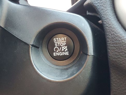 Used 2021 Jeep Compass Latitude FWD image 30