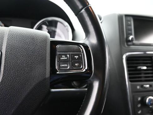 Used 2020 Dodge Grand Caravan SE image 32