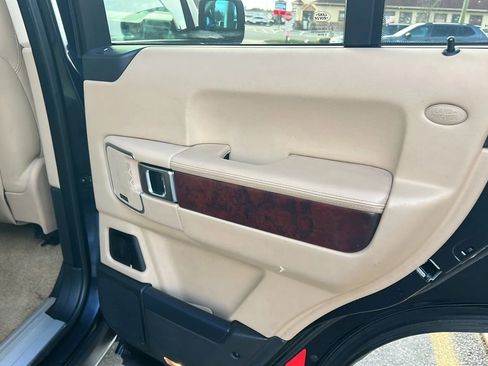 Used 2010 Land Rover Range Rover HSE image 24