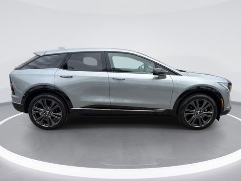 Certified 2025 Cadillac Optiq Sport 2 AWD/4WD image 3