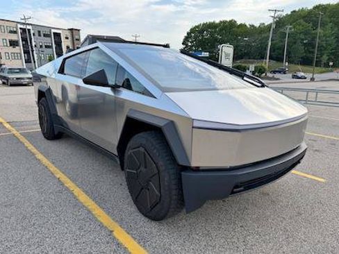Used 2024 Tesla Cybertruck AWD Crew Cab image 2