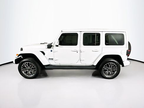 Used 2023 Jeep Wrangler Unlimited Sahara AWD/4WD image 4