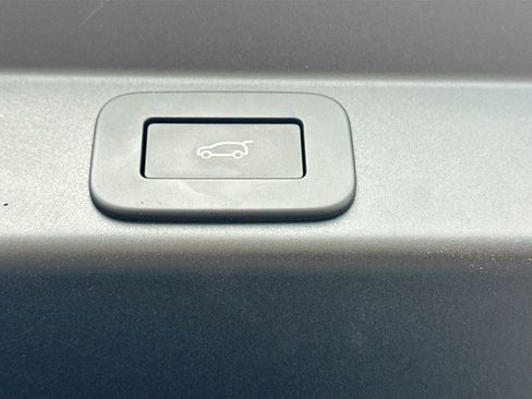 Used 2025 Land Rover Range Rover Sport Dynamic SE image 13