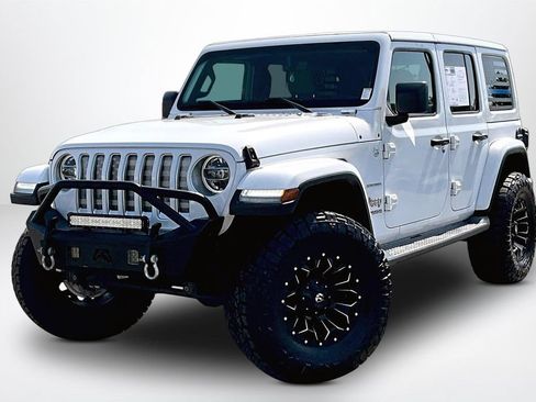 Used 2018 Jeep Wrangler Unlimited Sahara w/ Dual Top Group AWD/4WD image 3