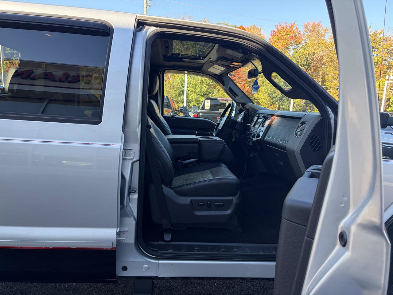 Used 2011 Ford F350 Lariat w/ Lariat Ultimate Pkg AWD/4WD image 39