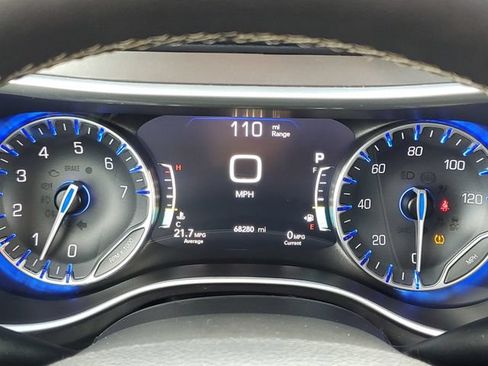 Used 2024 Chrysler Pacifica Touring-L FWD image 12