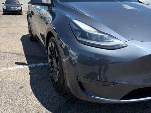 Used 2022 Tesla Model Y Performance AWD/4WD image 3