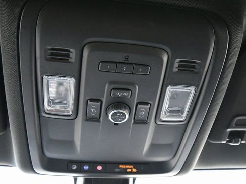 Used 2022 Chevrolet Tahoe LT w/ Luxury Package AWD/4WD image 32