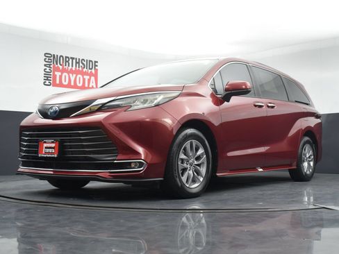 Used 2022 Toyota Sienna XLE FWD image 35