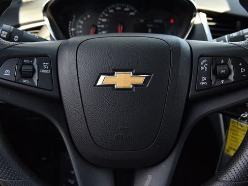 Used 2022 Chevrolet Trax LS w/ Tint and Cruise Package AWD/4WD image 15