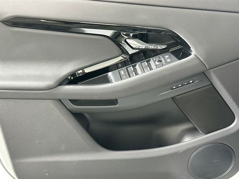 Used 2025 Land Rover Range Rover Evoque S image 15