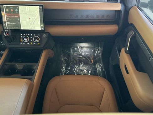 Certified 2026 Land Rover Defender 110 X-Dynamic SE AWD/4WD image 32