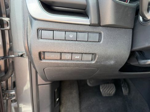 Used 2024 Nissan Rogue SV AWD/4WD image 19