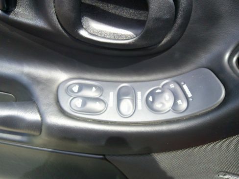 Used 2004 Chevrolet Corvette Coupe RWD image 48