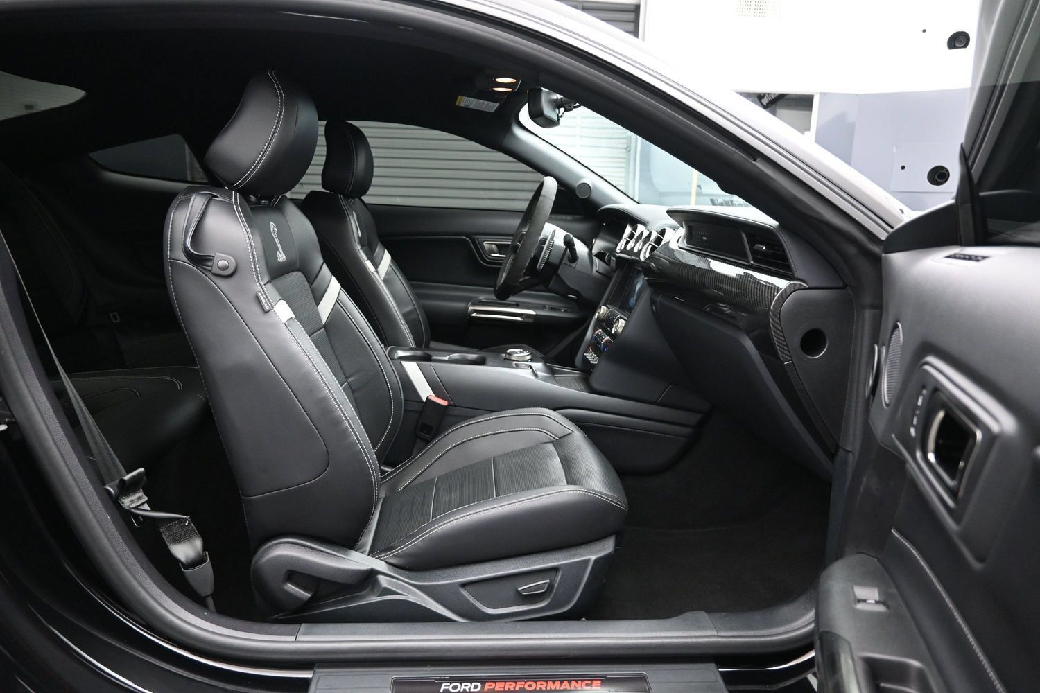 Used 2022 Ford Mustang Shelby GT500 w/ Technology Package RWD image 13