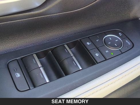 Used 2024 Toyota Grand Highlander AWD image 12