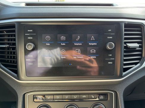 Used 2021 Volkswagen Atlas Cross Sport SE image 26