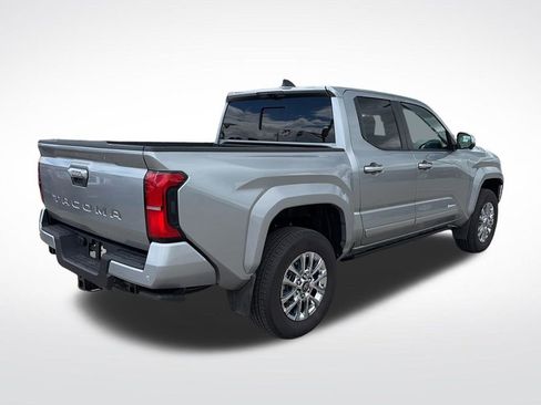 Used 2025 Toyota Tacoma Limited AWD/4WD image 7