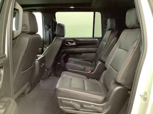 Used 2023 Chevrolet Suburban RST w/ Luxury Package AWD/4WD image 7